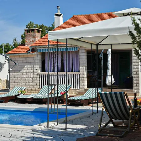 Mystc Woods Villa *
