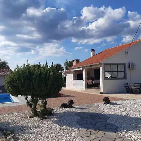 Mystc Woods * Bristane