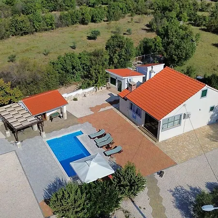 Mystc Woods Bristane