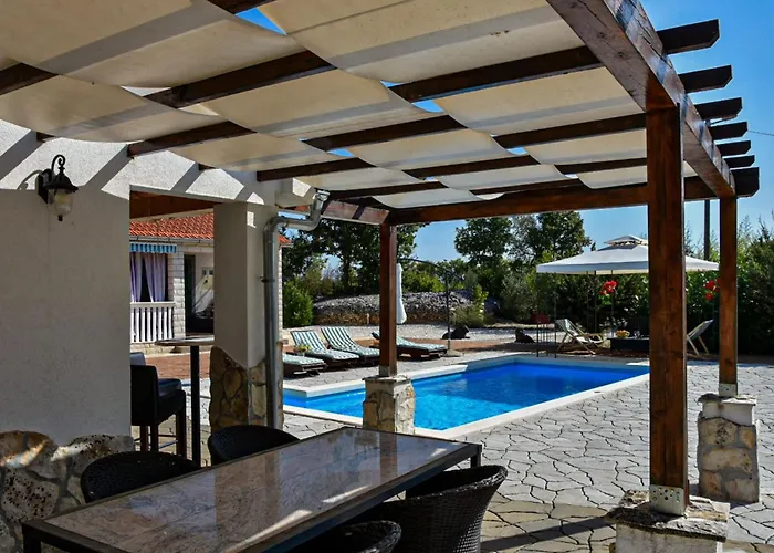 Mystc Woods Bristane