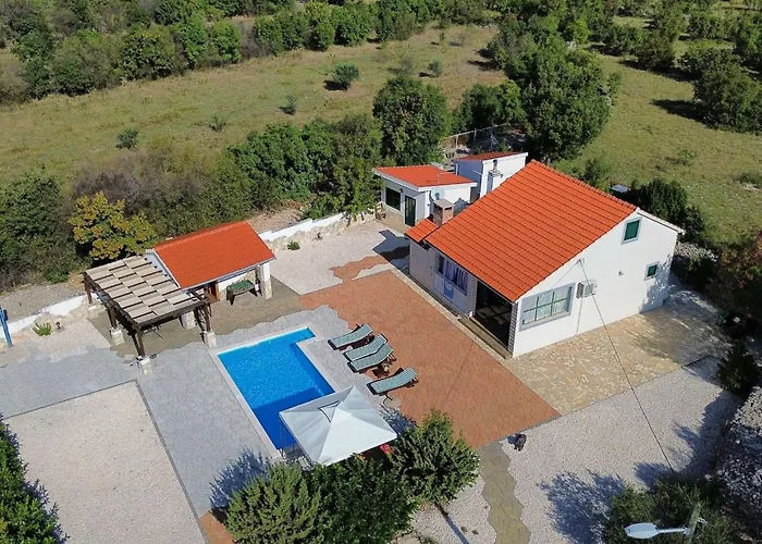 Mystc Woods Bristane